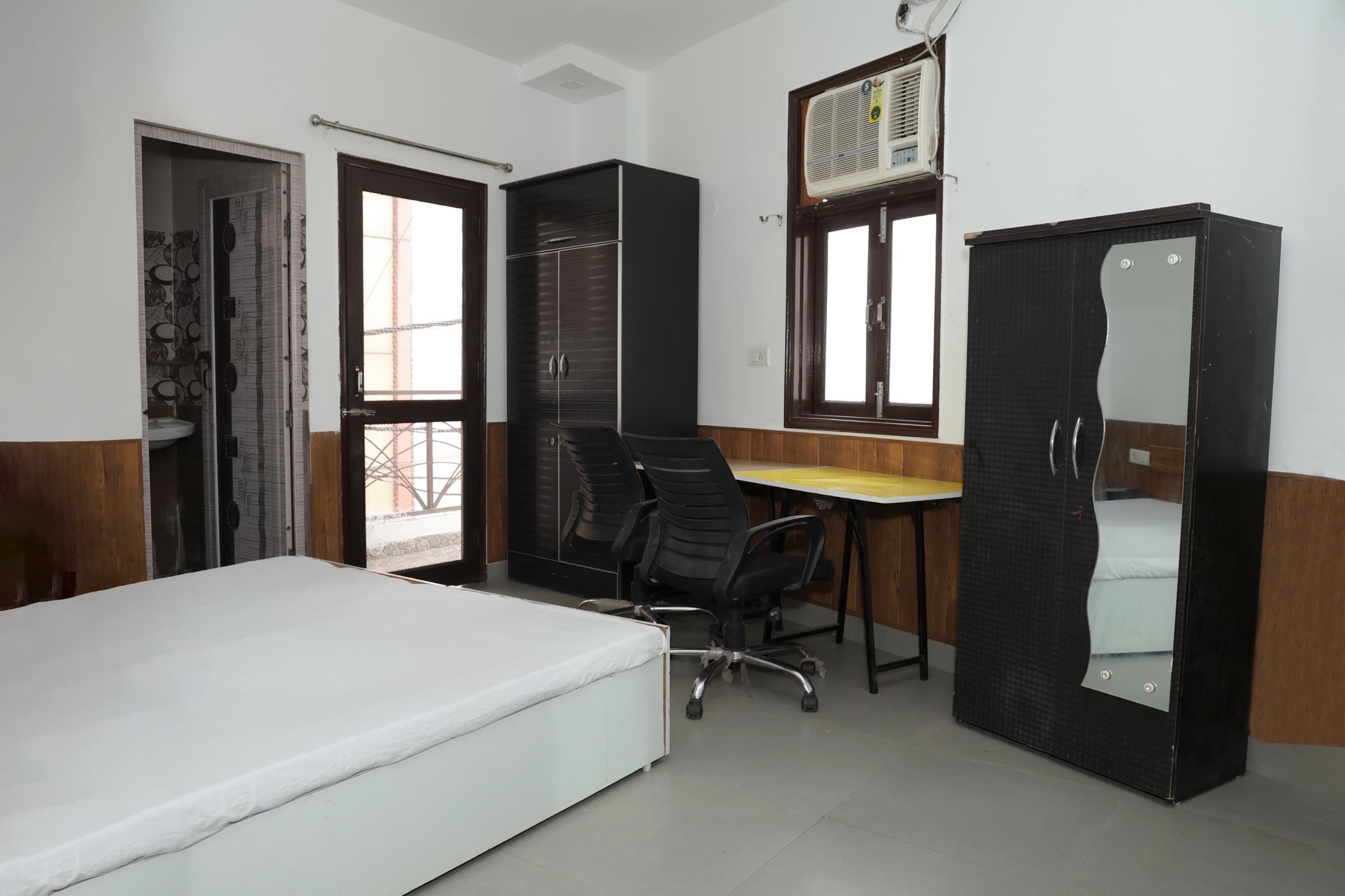 Furnished Room at Vedanta PG